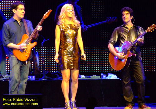 Bruno Fortunato, Paula Toller e George Israel: o Kid Abelha, no palco em 2011 - Foto: Fábio Vizzoni / Site Girando na vitrola